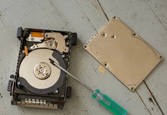 什么是物理破壞硬盤銷毀方式，有哪些常見的具體操作？